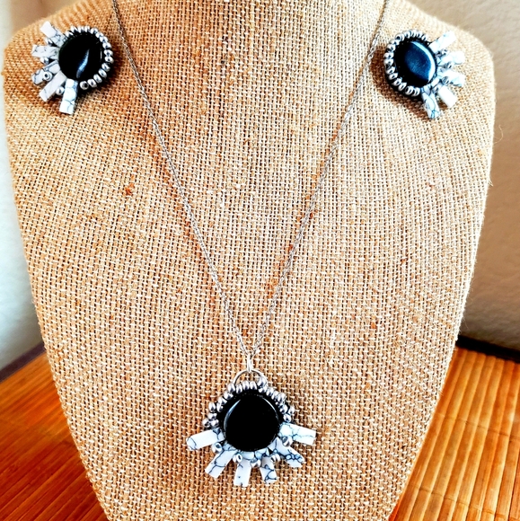 "Marble fringe" howlite necklace and earrings set - Picture 1 of 2